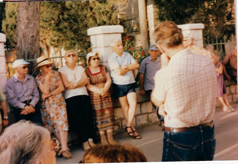 חצר הכרמליתים בחיפה 1986